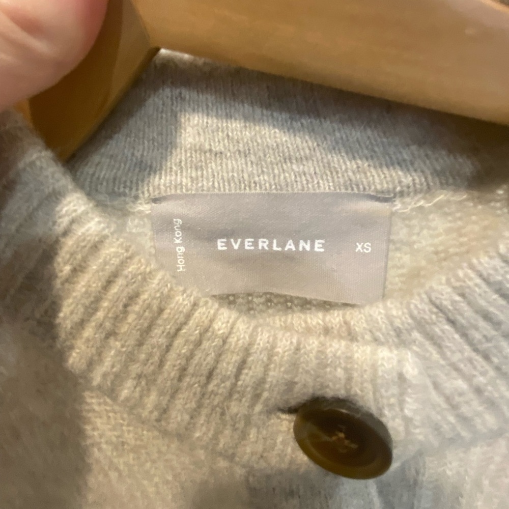 Everlane cardigan in XS. never been worn